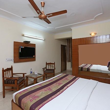 Oyo Flagship 9554 Hotel Grand Plaza Faridabad Εξωτερικό φωτογραφία